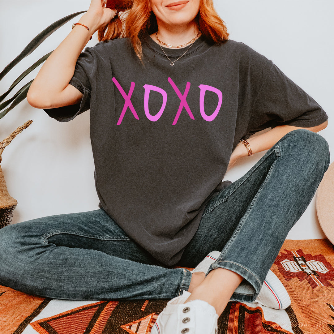 XOXO Pink Print Vintage Soft Unisex T-shirt 