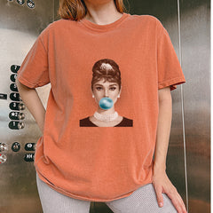Audrey Hepburn Chewing Bubble Gum American Icon Vintage Soft Unisex T-shirt 